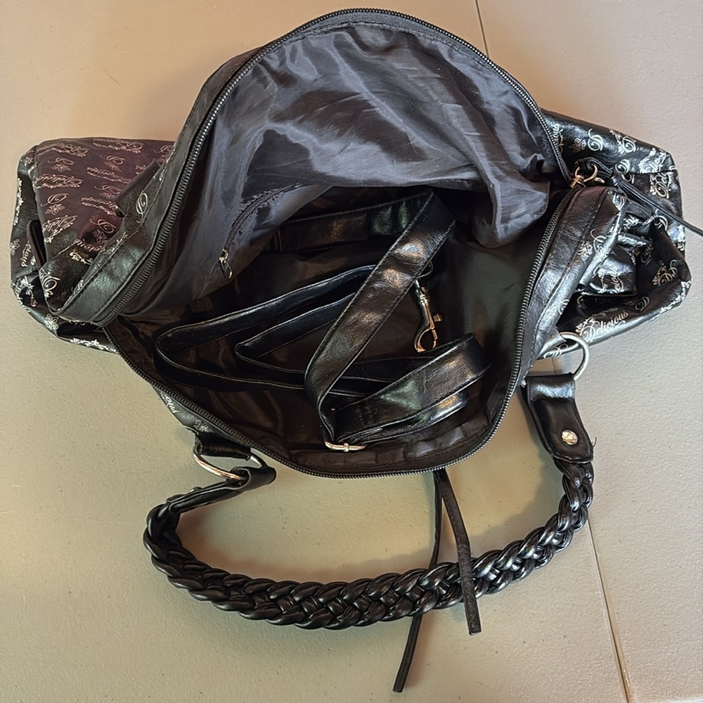 Delicious Y2K Vintage Black and Silver Shoulder Bag with Braided Handles - Picture 10 of 16